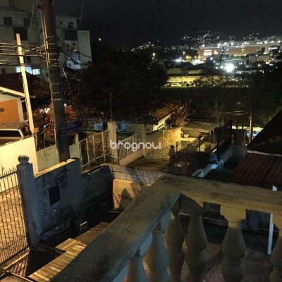 Casa com 153m², 5 quartos (sendo 2 suítes), 4 garagens, no bairro Trindade em Florianópolis