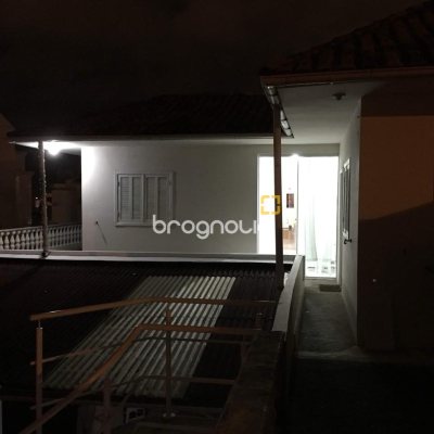 Casa com 153m², 5 quartos (sendo 2 suítes), 4 garagens, no bairro Trindade em Florianópolis