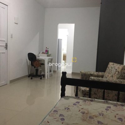 Casa com 153m², 5 quartos (sendo 2 suítes), 4 garagens, no bairro Trindade em Florianópolis