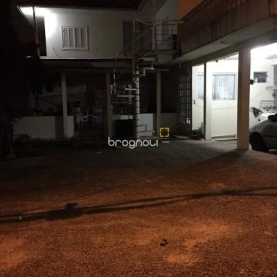 Casa com 153m², 5 quartos (sendo 2 suítes), 4 garagens, no bairro Trindade em Florianópolis