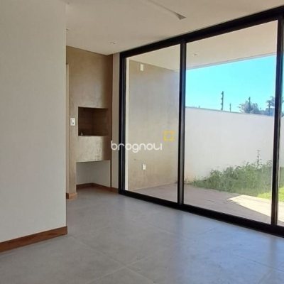 Casa com 126m², 3 quartos (sendo 1 suíte), 2 garagens, no bairro Campeche em Florianópolis