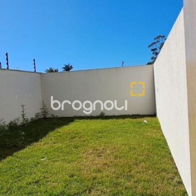 Casa com 126m², 3 quartos (sendo 1 suíte), 2 garagens, no bairro Campeche em Florianópolis