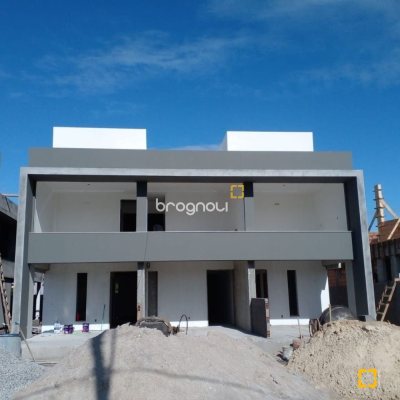 Casa com 126m², 3 quartos (sendo 1 suíte), 2 garagens, no bairro Campeche em Florianópolis