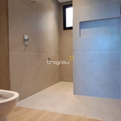 Casa com 126m², 3 quartos (sendo 1 suíte), 2 garagens, no bairro Campeche em Florianópolis