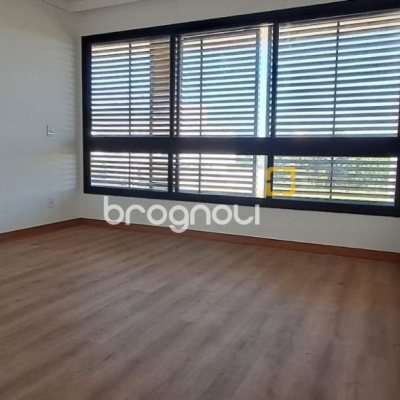 Casa com 126m², 3 quartos (sendo 1 suíte), 2 garagens, no bairro Campeche em Florianópolis