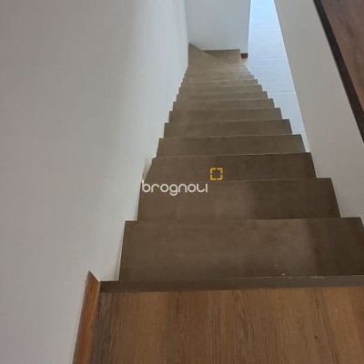 Casa com 166m², 3 quartos (sendo 1 suíte), 2 garagens, no bairro Campeche em Florianópolis