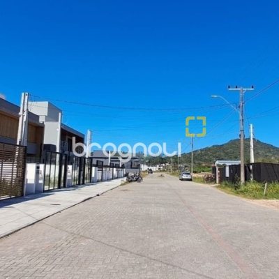Casa com 120m², 3 quartos (sendo 1 suíte), 1 garagem, no bairro Campeche em Florianópolis