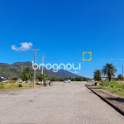 Casa com 120m², 3 quartos (sendo 1 suíte), 1 garagem, no bairro Campeche em Florianópolis