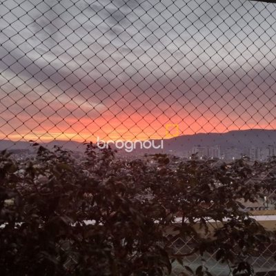 Apartamento com 124m², 3 quartos (sendo 1 suíte), 1 garagem, no bairro Centro em Palhoça