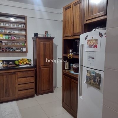 Apartamento com 124m², 3 quartos (sendo 1 suíte), 1 garagem, no bairro Centro em Palhoça