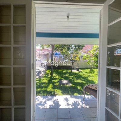 Casa com 450m², 6 quartos (sendo 3 suítes), 4 garagens, no bairro Ingleses em Florianópolis