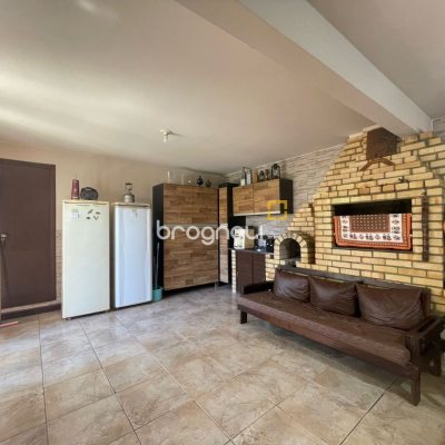 Casa com 450m², 6 quartos (sendo 3 suítes), 4 garagens, no bairro Ingleses em Florianópolis