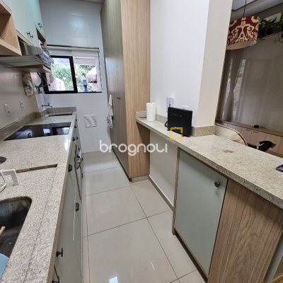 Apartamento com 71m², 2 quartos (sendo 1 suíte), 2 garagens, no bairro Ribeirão da Ilha em Florianópolis