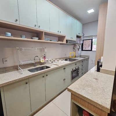 Apartamento com 71m², 2 quartos (sendo 1 suíte), 2 garagens, no bairro Ribeirão da Ilha em Florianópolis