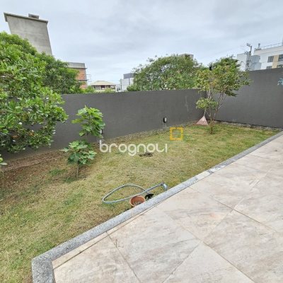 Apartamento com 71m², 2 quartos (sendo 1 suíte), 2 garagens, no bairro Ribeirão da Ilha em Florianópolis