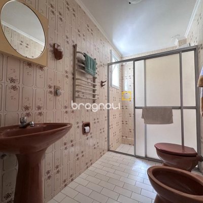 Apartamento com 114m², 2 quartos (sendo 1 suíte), 1 garagem, no bairro Centro em Balneário Camboriú