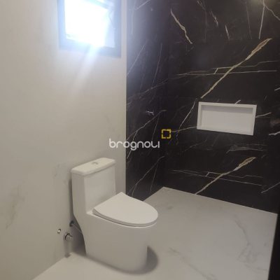 Casa com 184m², 3 quartos (sendo 3 suítes), 2 garagens, no bairro Trindade em Florianópolis
