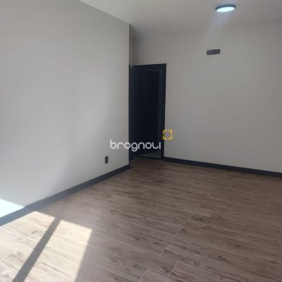 Casa com 184m², 3 quartos (sendo 3 suítes), 2 garagens, no bairro Trindade em Florianópolis