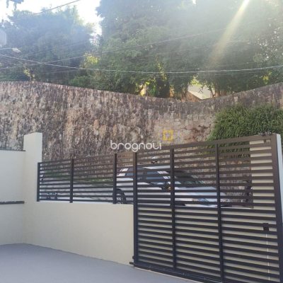Casa com 184m², 3 quartos (sendo 3 suítes), 2 garagens, no bairro Trindade em Florianópolis