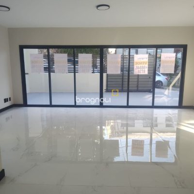 Casa com 184m², 3 quartos (sendo 3 suítes), 2 garagens, no bairro Trindade em Florianópolis