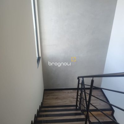 Casa com 184m², 3 quartos (sendo 3 suítes), 2 garagens, no bairro Trindade em Florianópolis
