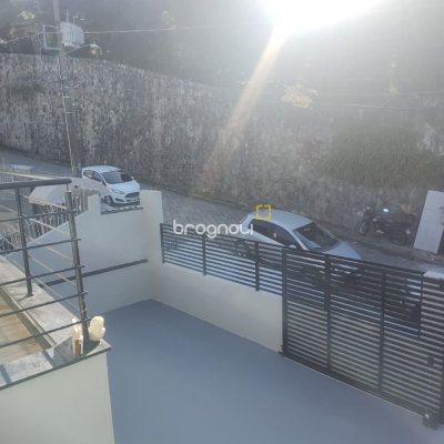 Casa com 184m², 3 quartos (sendo 3 suítes), 2 garagens, no bairro Trindade em Florianópolis