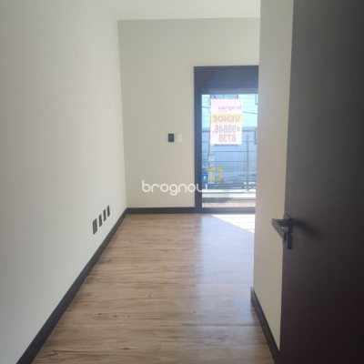 Casa com 184m², 3 quartos (sendo 3 suítes), 2 garagens, no bairro Trindade em Florianópolis