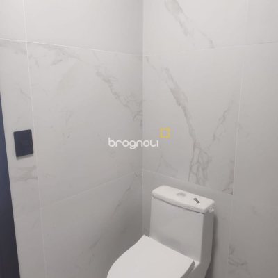 Casa com 184m², 3 quartos (sendo 3 suítes), 2 garagens, no bairro Trindade em Florianópolis