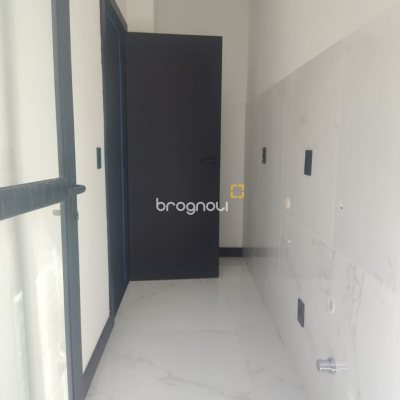 Casa com 184m², 3 quartos (sendo 3 suítes), 2 garagens, no bairro Trindade em Florianópolis