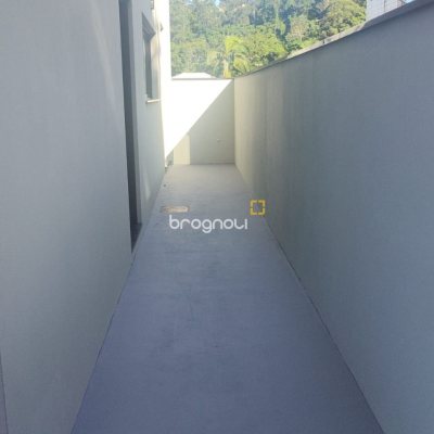 Casa com 184m², 3 quartos (sendo 3 suítes), 2 garagens, no bairro Trindade em Florianópolis