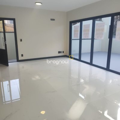 Casa com 184m², 3 quartos (sendo 3 suítes), 2 garagens, no bairro Trindade em Florianópolis