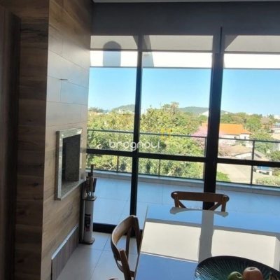 Cobertura com 151m², 2 quartos (sendo 2 suítes), 2 garagens, no bairro Campeche em Florianópolis