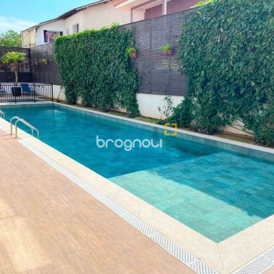 Cobertura com 151m², 2 quartos (sendo 2 suítes), 2 garagens, no bairro Campeche em Florianópolis