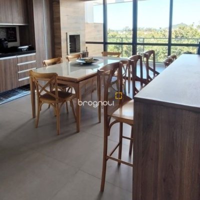 Cobertura com 151m², 2 quartos (sendo 2 suítes), 2 garagens, no bairro Campeche em Florianópolis