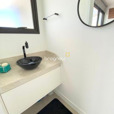 Cobertura com 151m², 2 quartos (sendo 2 suítes), 2 garagens, no bairro Campeche em Florianópolis