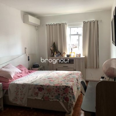 Casa com 259m², 6 quartos (sendo 2 suítes), 5 garagens, no bairro Barreiros em São José