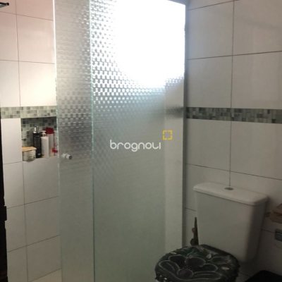 Casa com 259m², 6 quartos (sendo 2 suítes), 5 garagens, no bairro Barreiros em São José