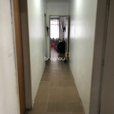 Casa com 259m², 6 quartos (sendo 2 suítes), 5 garagens, no bairro Barreiros em São José