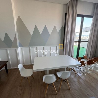 Apartamento com 81m², 2 quartos (sendo 1 suíte), 1 garagem, no bairro Kobrasol em São José