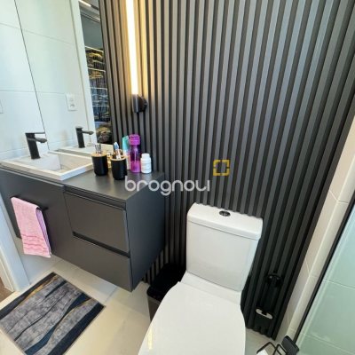 Apartamento com 81m², 2 quartos (sendo 1 suíte), 1 garagem, no bairro Kobrasol em São José