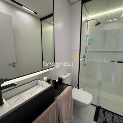 Apartamento com 81m², 2 quartos (sendo 1 suíte), 1 garagem, no bairro Kobrasol em São José