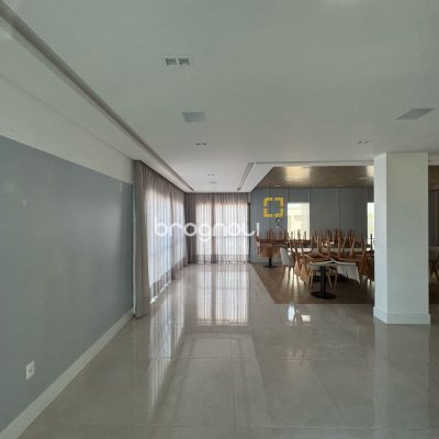 Apartamento com 81m², 2 quartos (sendo 1 suíte), 1 garagem, no bairro Kobrasol em São José