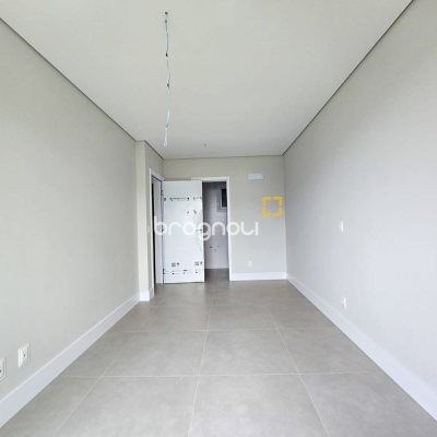 Apartamento com 79m², 2 quartos (sendo 1 suíte), 1 garagem, no bairro Campeche em Florianópolis