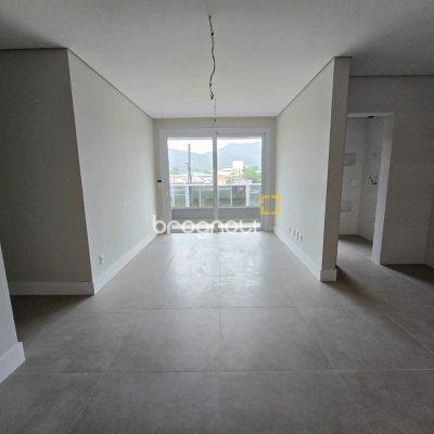 Apartamento com 79m², 2 quartos (sendo 1 suíte), 1 garagem, no bairro Campeche em Florianópolis