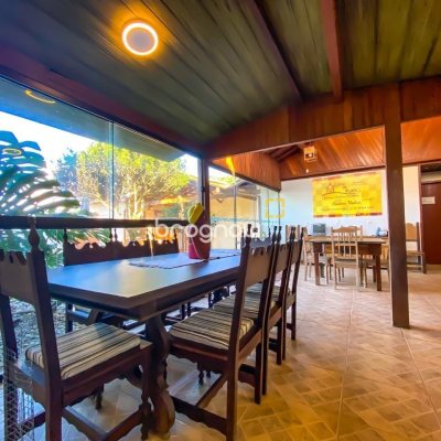 Casa com 222m², 5 quartos (sendo 2 suítes), 4 garagens, no bairro Campeche em Florianópolis