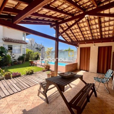 Casa com 222m², 5 quartos (sendo 2 suítes), 4 garagens, no bairro Campeche em Florianópolis