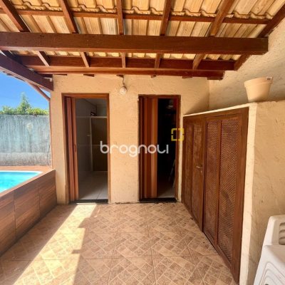 Casa com 222m², 5 quartos (sendo 2 suítes), 4 garagens, no bairro Campeche em Florianópolis