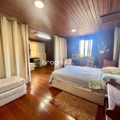 Casa com 222m², 5 quartos (sendo 2 suítes), 4 garagens, no bairro Campeche em Florianópolis