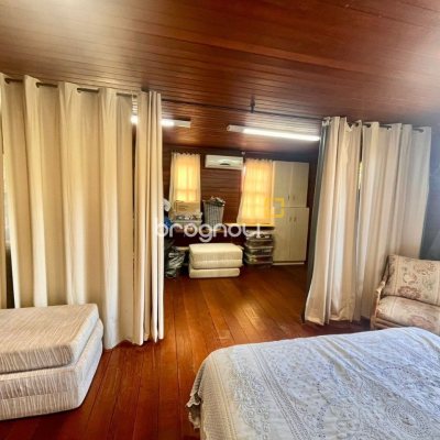 Casa com 222m², 5 quartos (sendo 2 suítes), 4 garagens, no bairro Campeche em Florianópolis