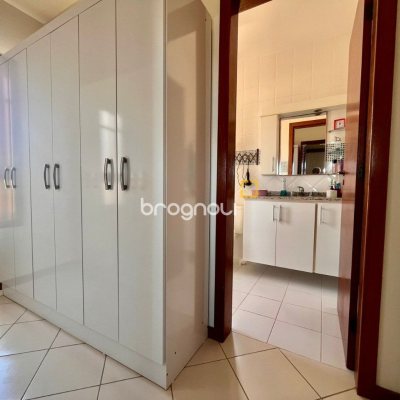 Casa com 222m², 5 quartos (sendo 2 suítes), 4 garagens, no bairro Campeche em Florianópolis